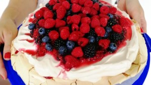 CAKE PAVLOVA