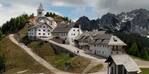 5 Marijinih cerkva na Slovenskem, ki jih je uničil požar