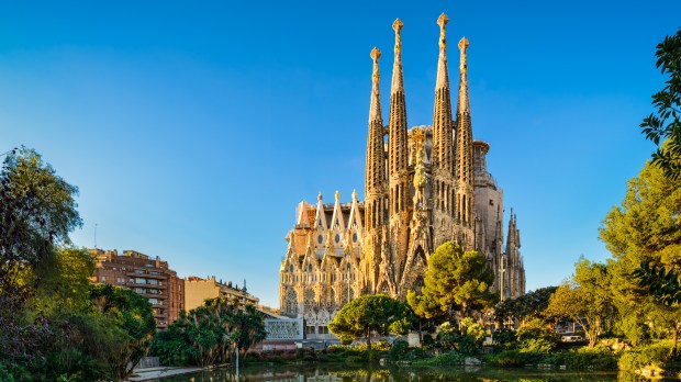 web-sagrada-familia-cathedral-spain-mapics-i-shutterstock.jpg..jpg