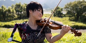 Rekli so ji, da brez roke ne bo mogla igrati violine. Dokazala jim je nasprotno