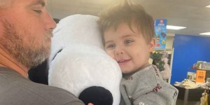 Dvoletni deček rešil družino pred požarom, ki ga niso zaznali