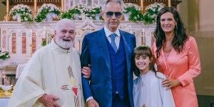 Čudovite besede, ki sta jih Andrea Bocelli in njegova žena napisala hčerki ob prejemu prvega svetega obhajila