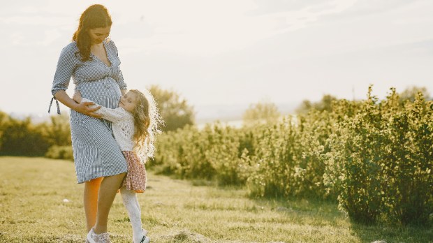 mom, daughter, pregnant