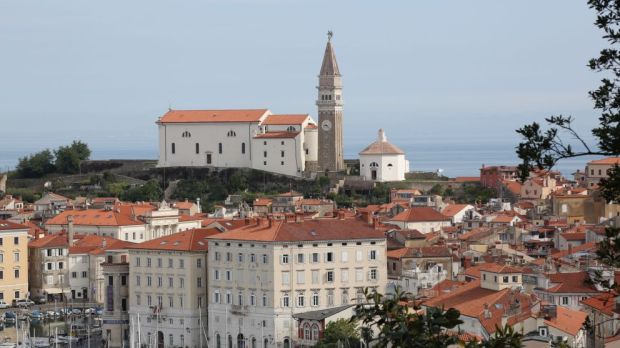 Piran-Vsebina.jpg