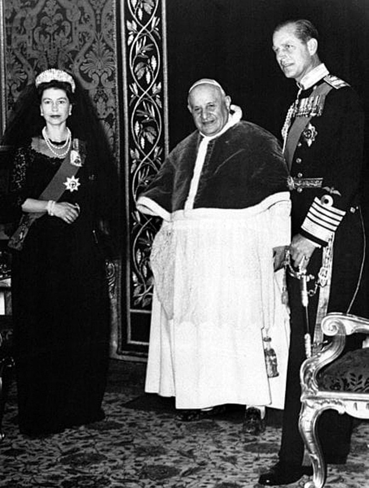 Kraljica Elizabeta in njena srečanja s papeži