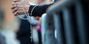 15 Marijinih obljub tistim, ki molijo rožni venec