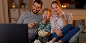 Kako preveriti, ali je določen film primeren za moje otroke