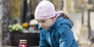&#8220;Mama, boš tudi ti nekoč umrla?&#8221; Kako se z otroki pogovarjati o smrti