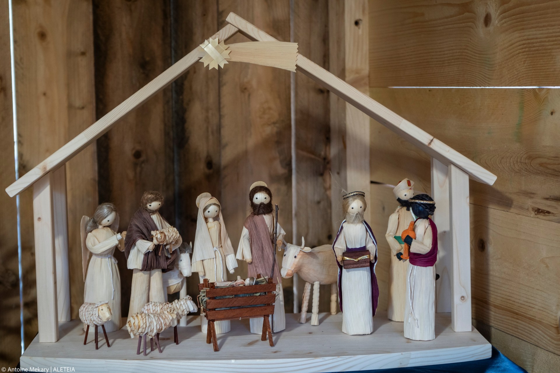 VATICAN-CHRISTMAS2023-100-nativity-scenes-exhibition-St.-Peters-Square