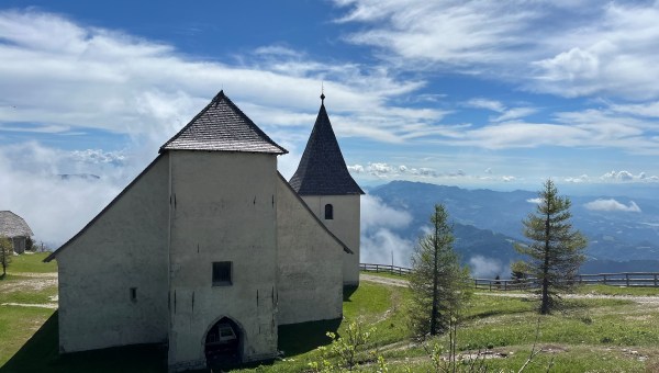 Corner Item Image - Privoščite si izlet na Uršljo goro in raziščite najvišje ležečo cerkev v Sloveniji